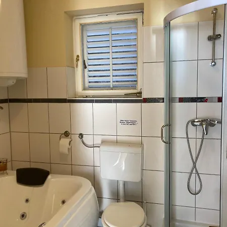 Apartment Kaki Nur 5 Minuten über Die Treppe Zum Strand, Mit Fantastischer Aussicht Und Freiem Parken