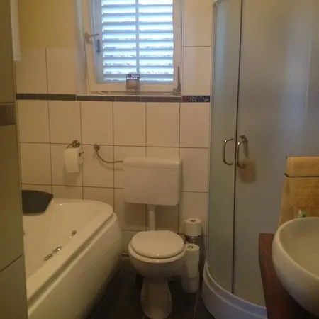 Apartment Kaki Nur 5 Minuten über Die Treppe Zum Strand, Mit Fantastischer Aussicht Und Freiem Parken *