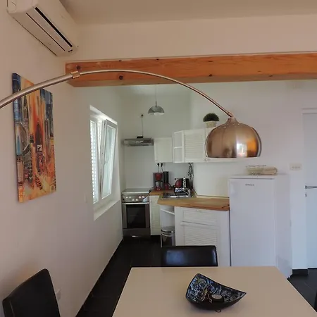 Apartment Kaki Nur 5 Minuten über Die Treppe Zum Strand, Mit Fantastischer Aussicht Und Freiem Parken *